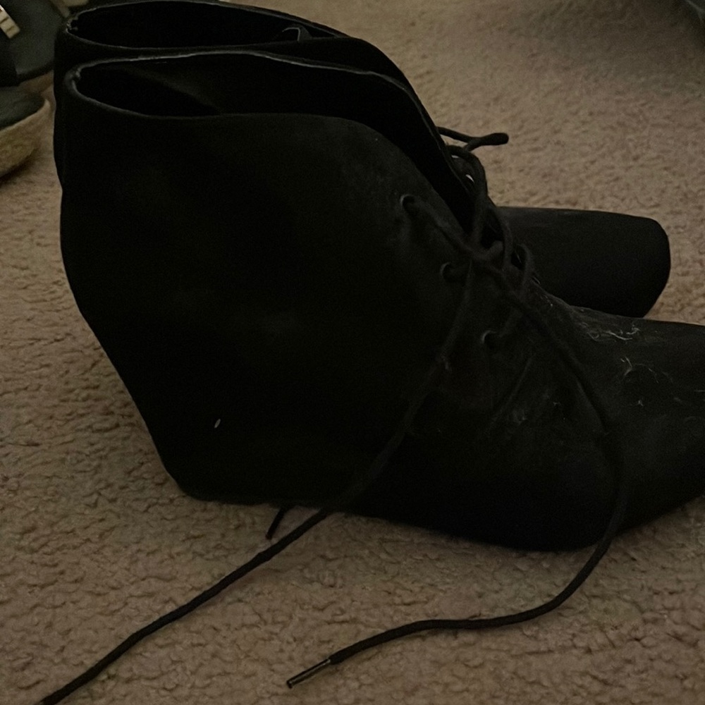 Basic black wedges